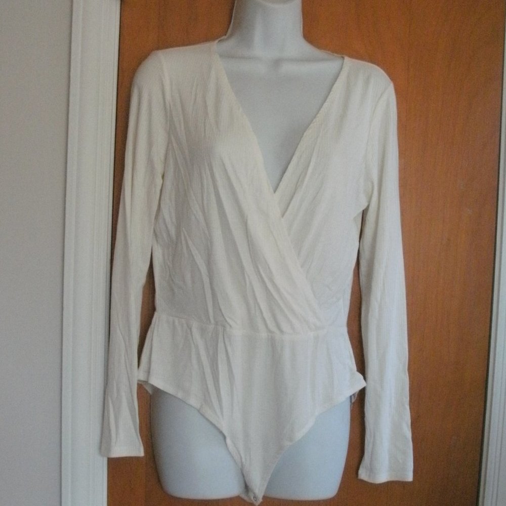 NWT Forever 21 Ribbed Knit Surplice Ivory Cream Long Sleeve Bodysuit size XL NEW